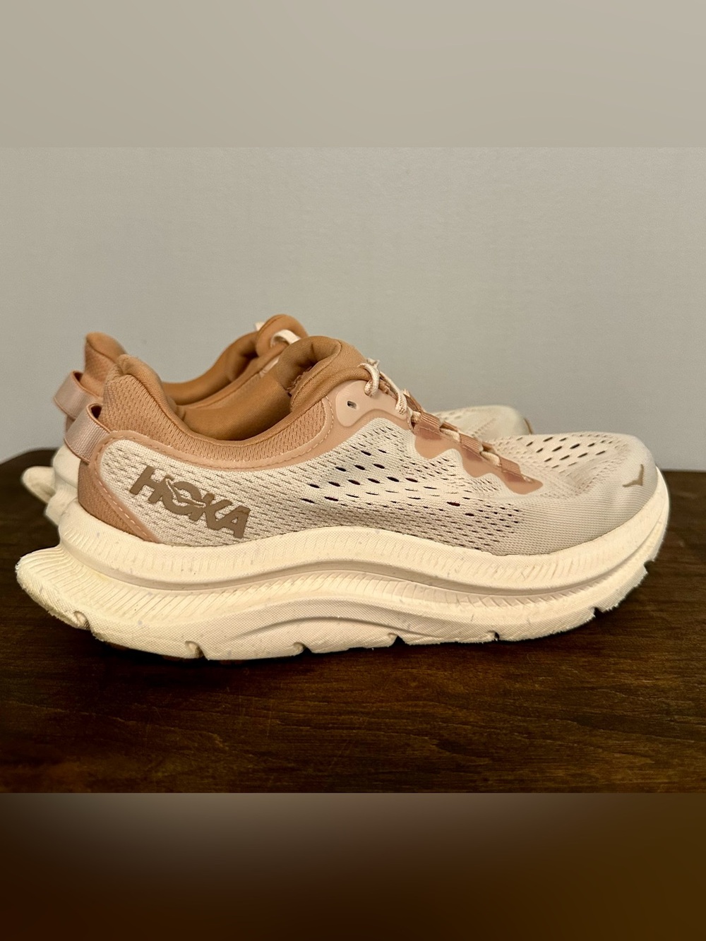 Hoka One One Kawana 2 Running Women’s Size 8 Vanilla Sandstone Pink